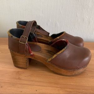 Women's Sanita Wood Gerda Clogs BROWN 39